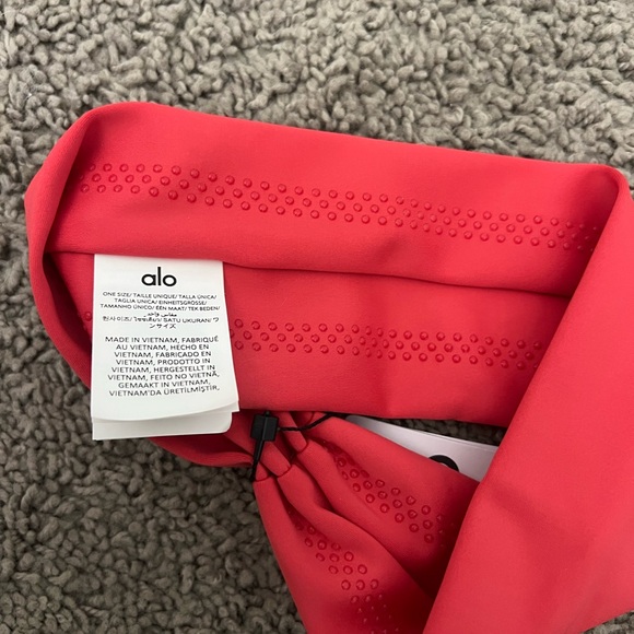 ALO Yoga Vibrant Pink Headband - Picture 3 of 4